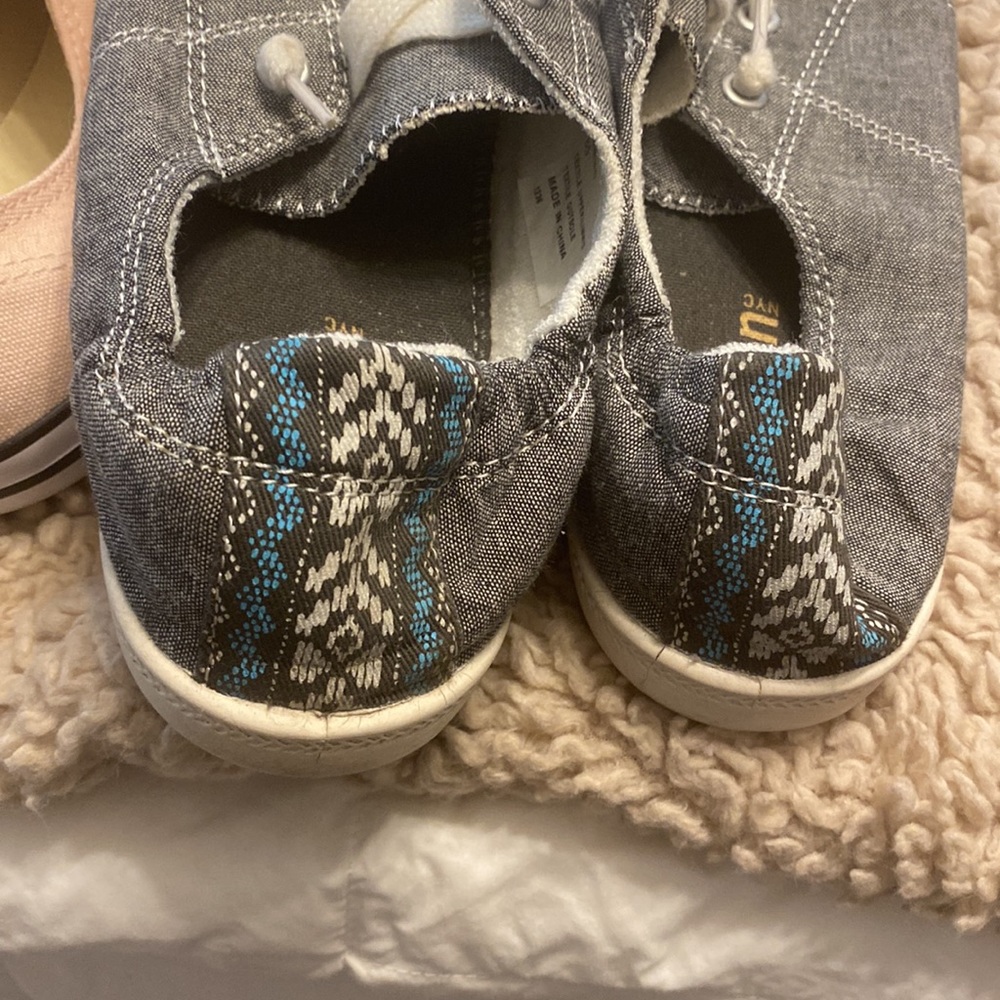 Madden NYC Knotted Sneaker 8.5 - Picture 3 of 3